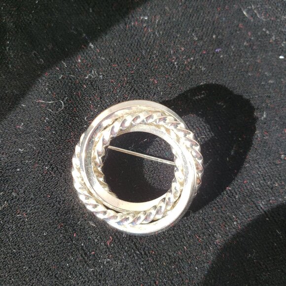 Vintage Brooches - Picture 8 of 10